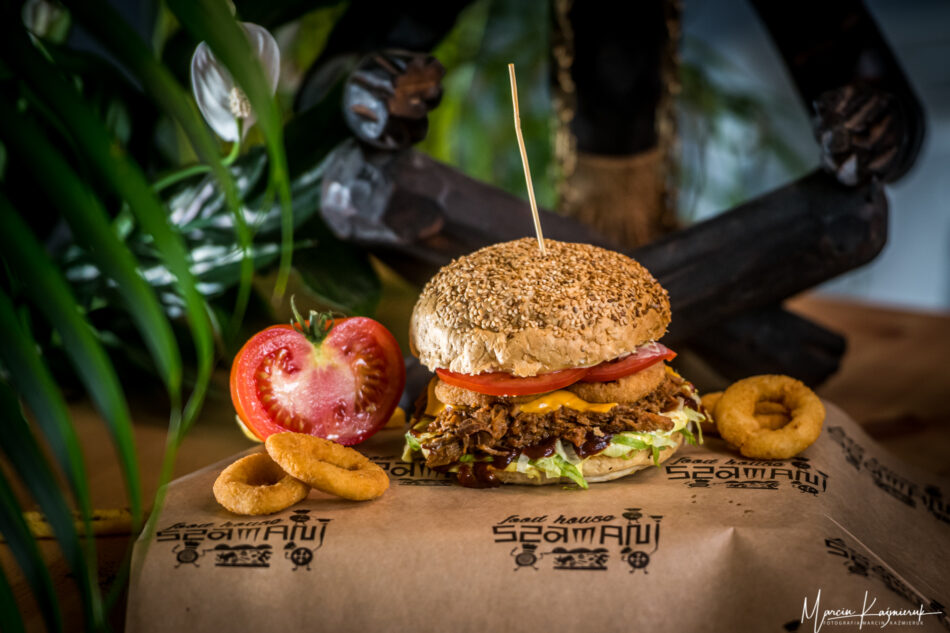 Odkryj Magię Smaku w Burgerowni SZAMAni: Miejsce, Gdzie Szarpane Mięso Staje Się Sztuką Kulinarną